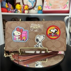 Coach CF218 x Snoopy Long Zip Wallet